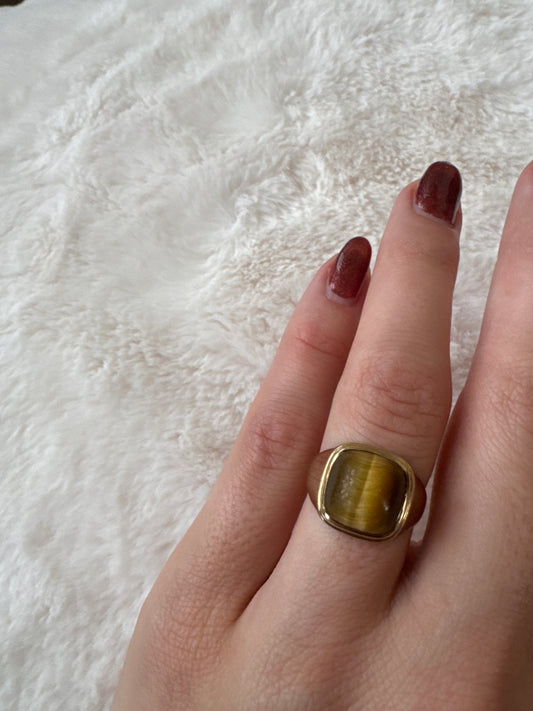 heavy vintage 14k yellow gold tiger’s eye signet ring