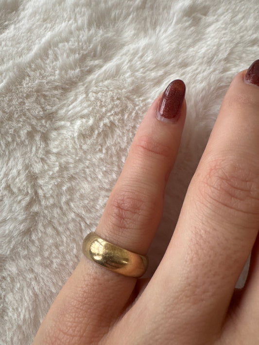 heavy vintage 14k yellow gold comfort band