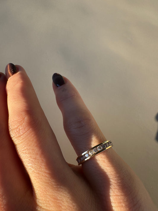 estate 14k yellow gold 1/4 cttw round diamond band