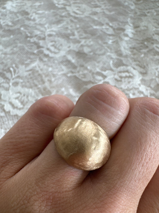 vintage 10k yellow gold high dome ring with florentine finish