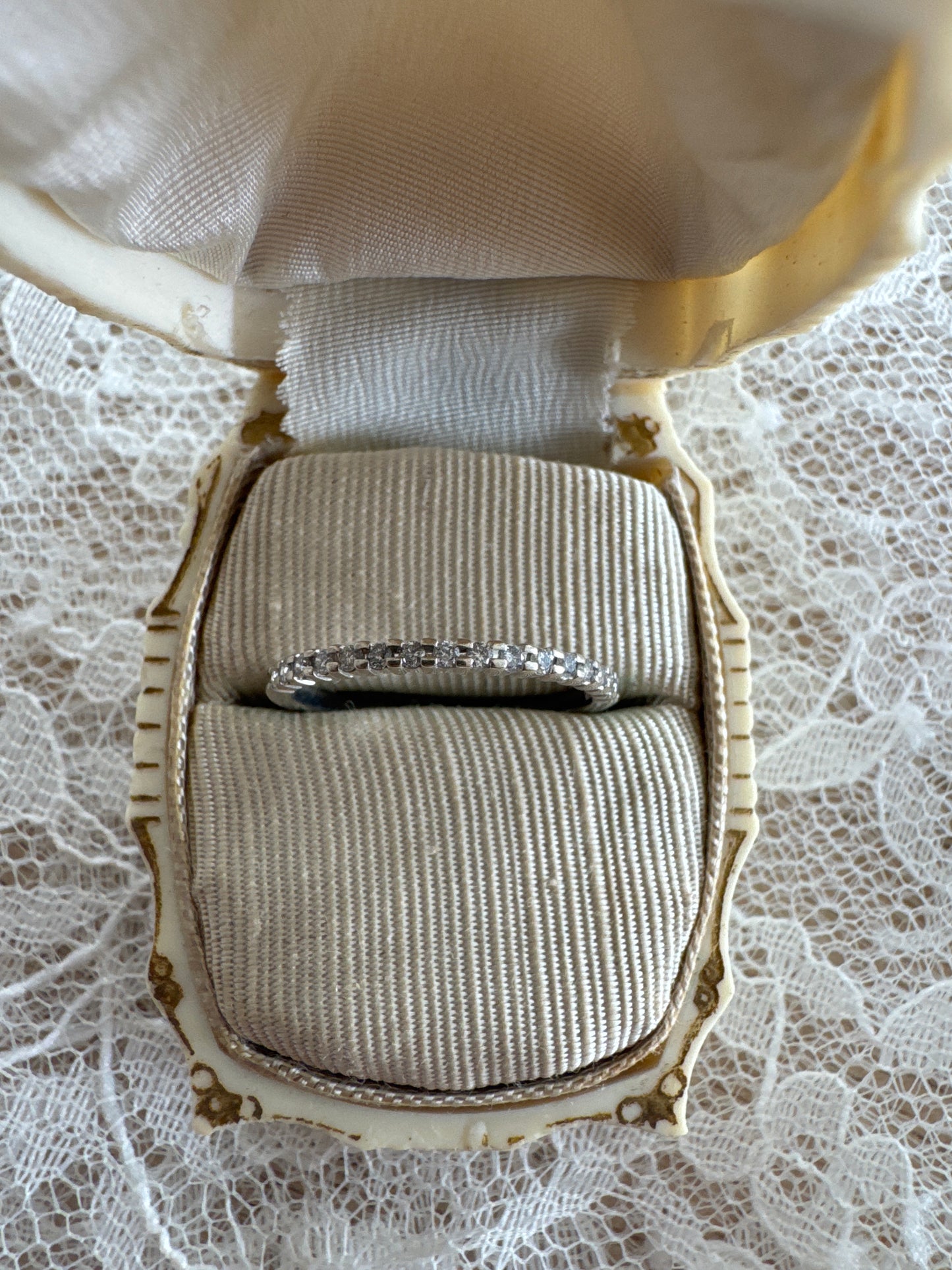 10k white gold pave diamond stacking ring