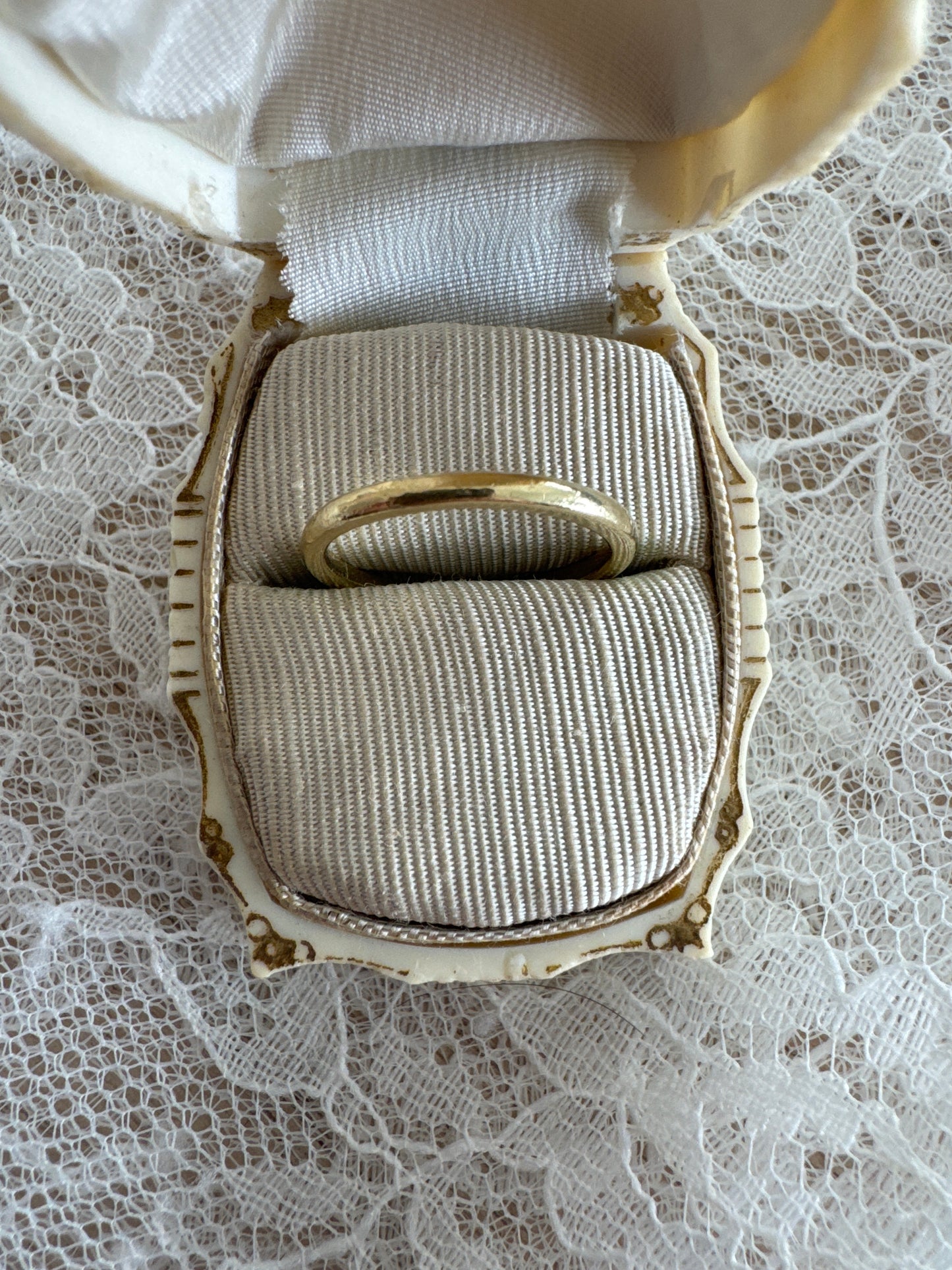 estate 18k yellow gold stacking band